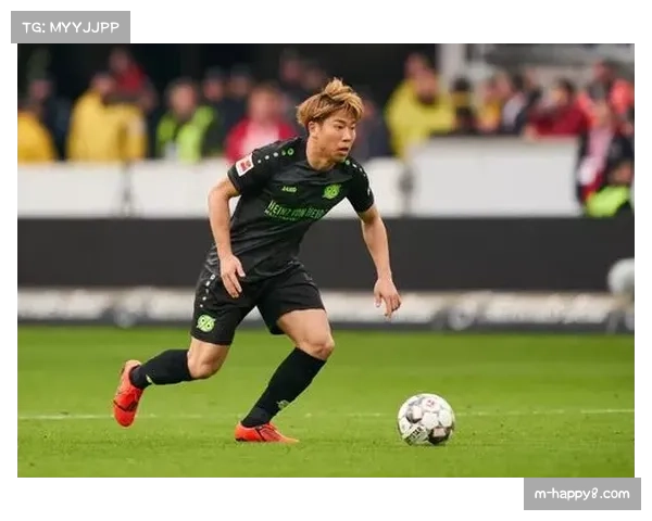 德甲赛场中国春节主题活动，中文吉祥话响彻球场